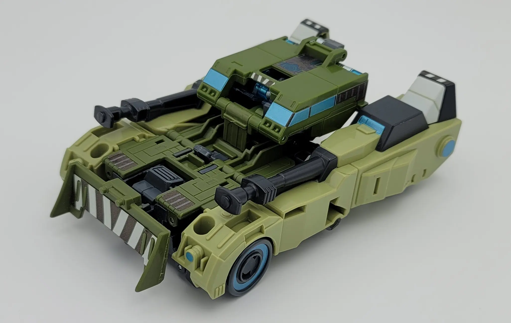 Cyberverse Rack'n'Ruin's alt mode (iso)