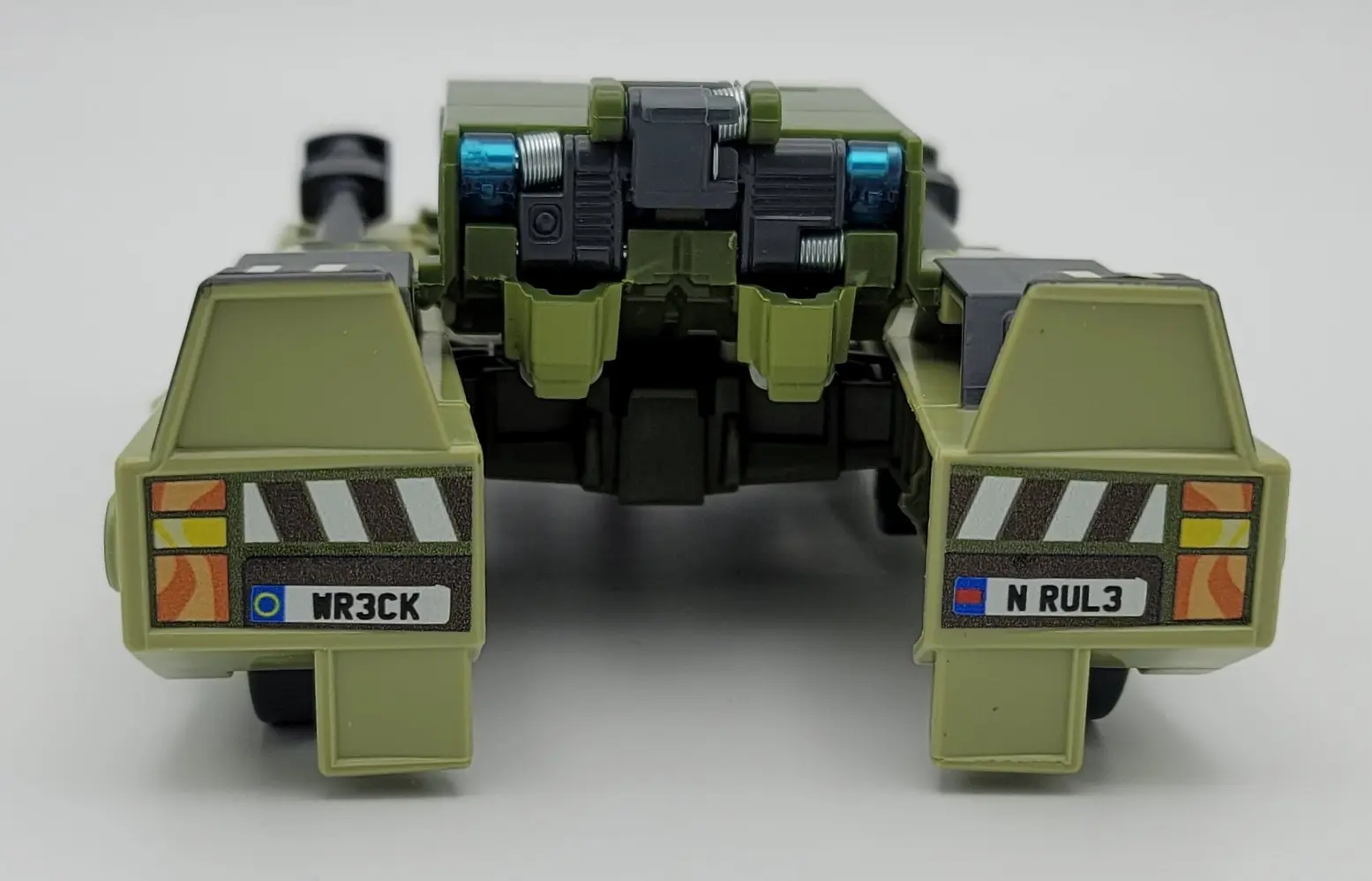 Cyberverse Rack'n'Ruin's alt mode (back)