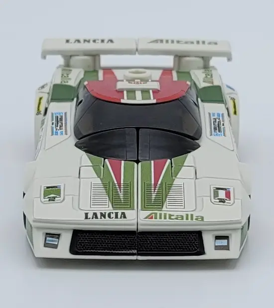 Earthrise Wheeljack's alt mode (front)