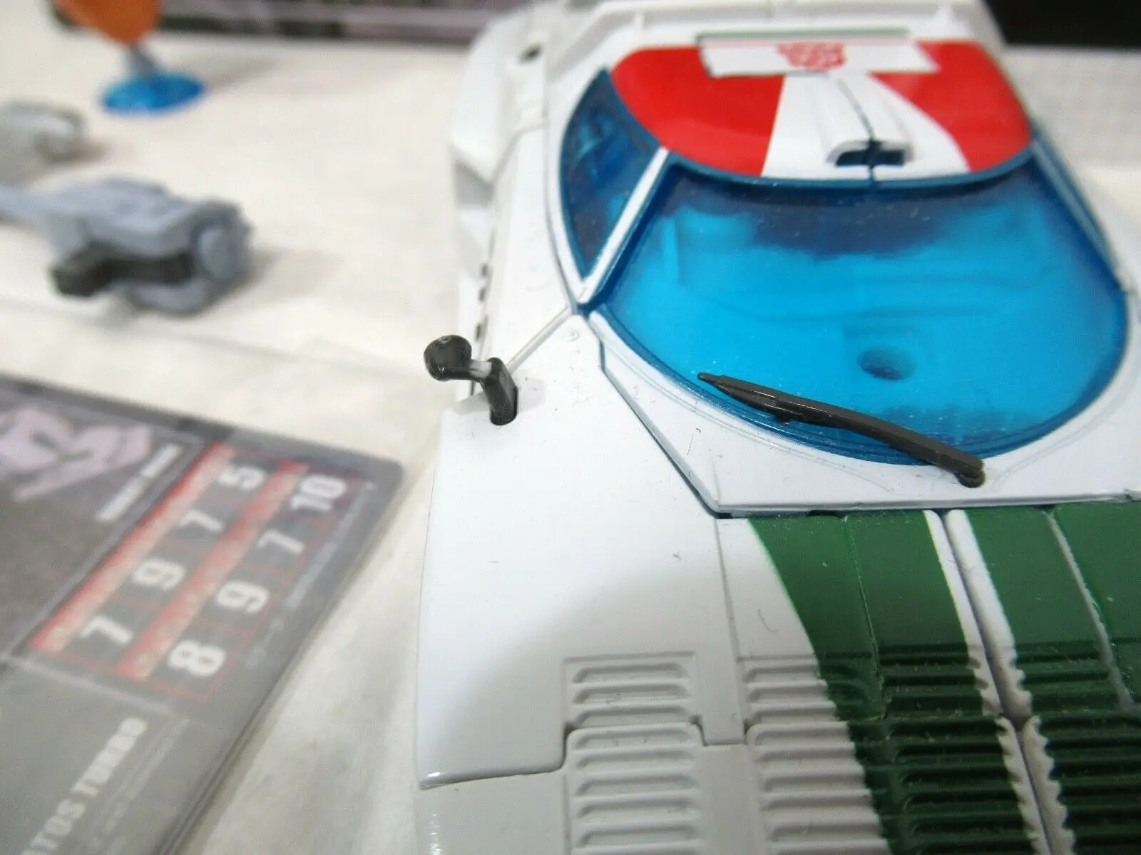 Wheeljack 'before' screenshot with bent side-view mirror